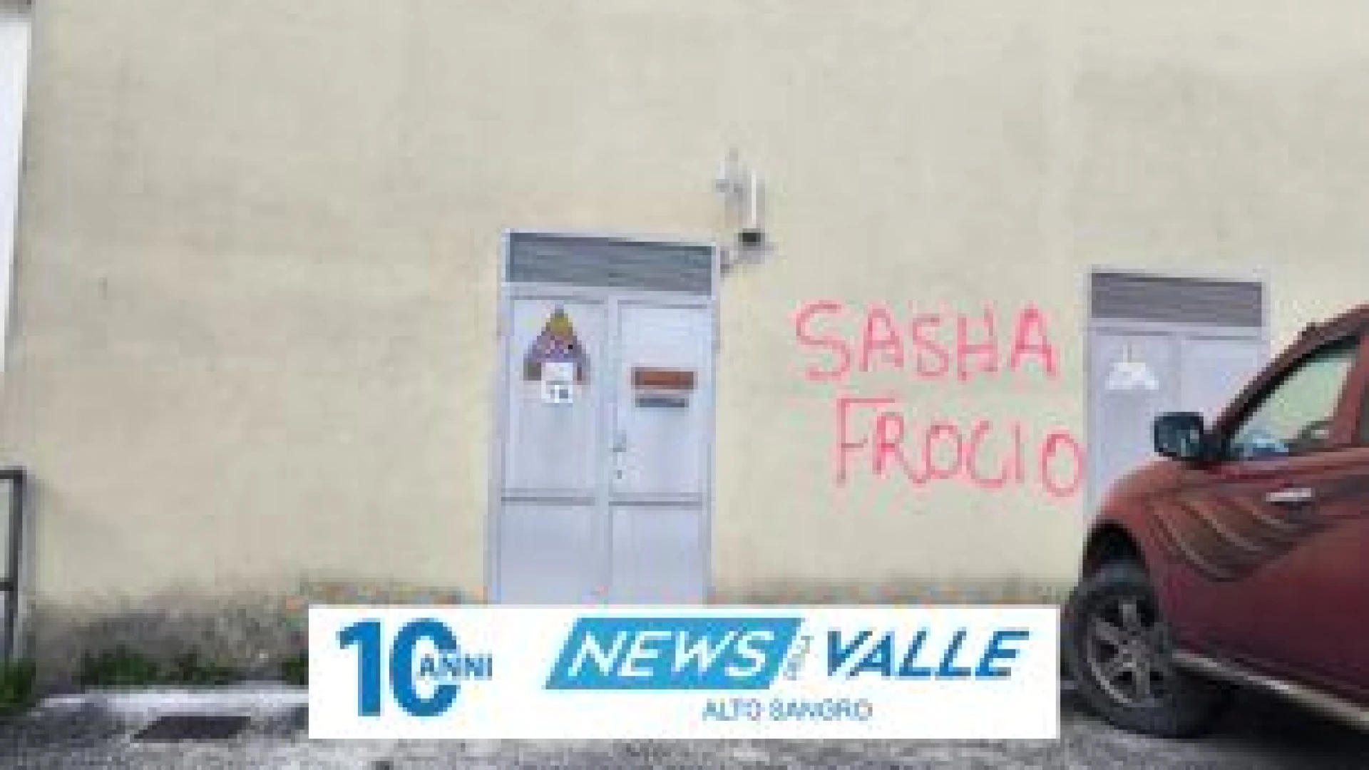Colli a Volturno: vandali imbrattano muri e strade con scritte offensive. Indagini in corso.